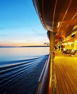 Boat & Cruise